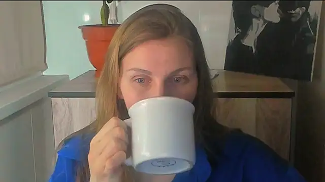 Snapshot of JuliaMuuun chatting on April 2026 08:00:02 PM JuliaMuuun online show from April 2026 08:00:02 PM