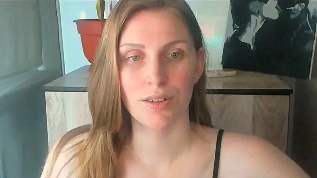 Snapshot of JuliaMuuun chatting on April 2026 07:27:01 PM JuliaMuuun online show from April 2026 07:27:01 PM
