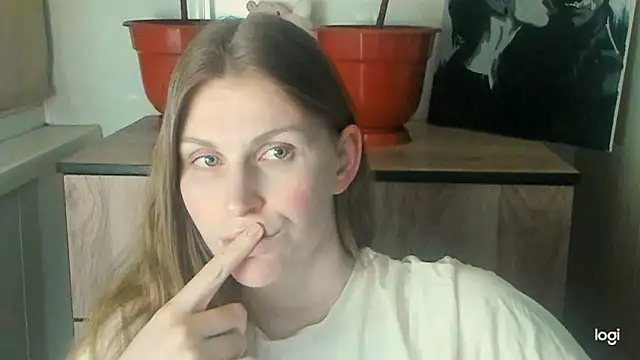 Snapshot of JuliaMuuun chatting on May 2026 09:45:01 PM JuliaMuuun online show from May 2026 09:45:01 PM