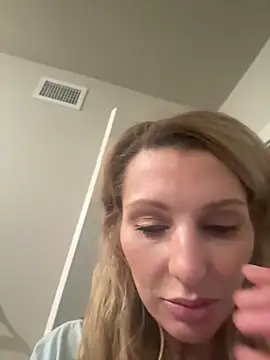 Snapshot of BaddieBossXX2 chatting on April 2026 08:15:01 AM BaddieBossXX2 online show from April 2026 08:15:01 AM