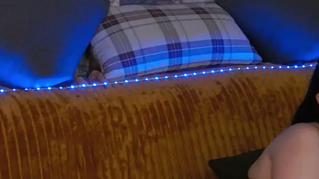 GrayLunna online show from November 2025 06:12:01 AM