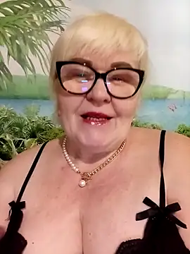 Snapshot of VioletSweet5566 chatting on May 2026 12:44:01 PM VioletSweet5566 online show from May 2026 12:44:01 PM
