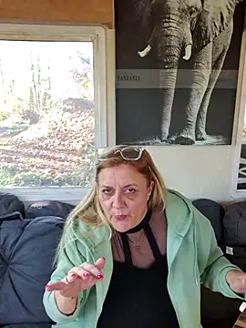 Snapshot of Misspapillon1840 chatting on November 2025 10:27:01 AM Misspapillon1840 online show from November 2025 10:27:01 AM