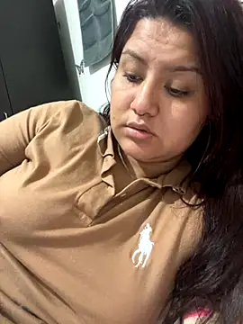 naomy26 online show from November 2025 04:01:02 AM