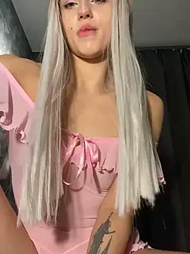 FavoriteKira online show from November 2025 06:19:02 PM