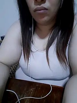 Snapshot of Madam-bezoul- chatting on November 2025 10:42:02 PM Madam-bezoul- online show from November 2025 10:42:02 PM