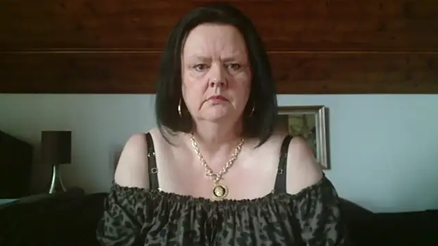 Snapshot of TiffanyMature chatting on October 2025 08:43:01 AM TiffanyMature online show from October 2025 08:43:01 AM