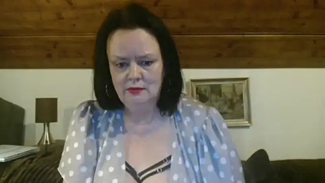 Snapshot of TiffanyMature chatting on October 2025 10:19:01 PM TiffanyMature online show from October 2025 10:19:01 PM