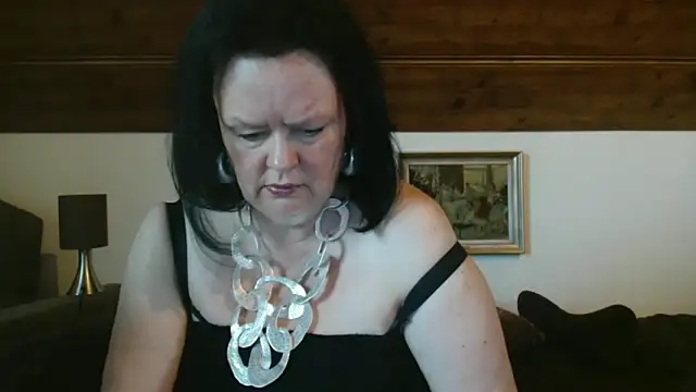 Snapshot of TiffanyMature chatting on October 2025 02:16:01 PM TiffanyMature online show from October 2025 02:16:01 PM