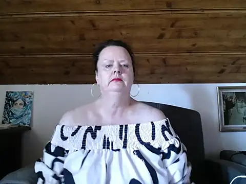 Snapshot of TiffanyMature chatting on July 2026 03:03:01 PM TiffanyMature online show from July 2026 03:03:01 PM