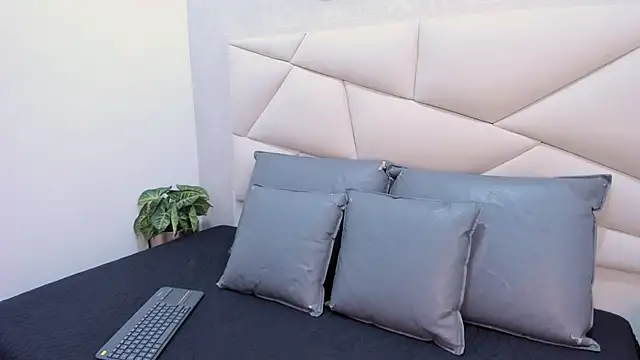 ValeriaJulio  online show from December 2025 07:32:01 PM