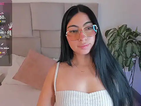 laurenn smith online show from September 2025 01:01:01 PM