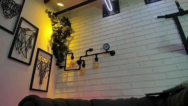 ItaloMoore online show from December 2025 11:37:01 AM