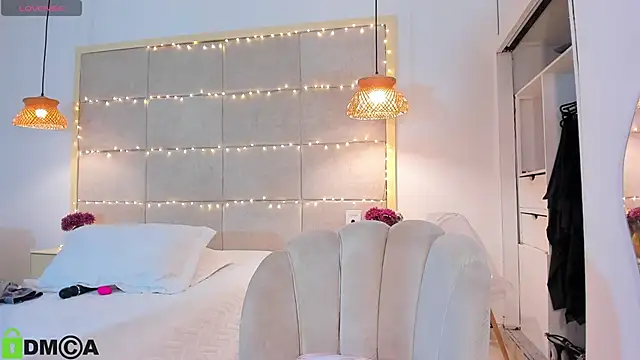 VioletHilton online show from February 2026 06:25:01 PM