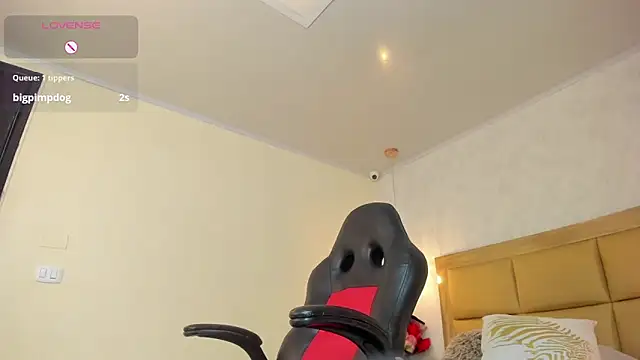 MELISSAROUGE online show from April 2026 07:48:01 PM