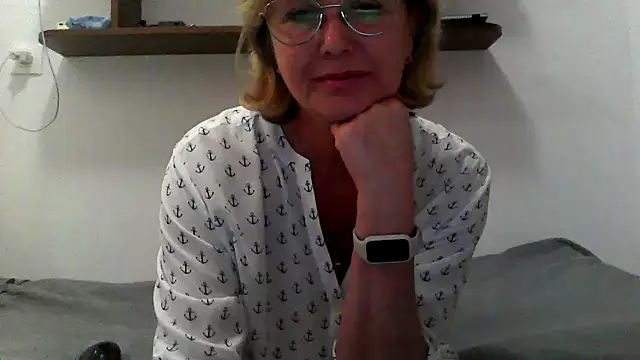 IrynaMolbertx online show from September 2025 06:01:02 PM