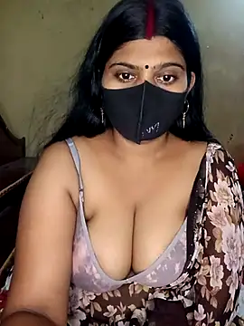 Snapshot of reena502 chatting on August 2026 04:04:01 AM reena502 online show from August 2026 04:04:01 AM