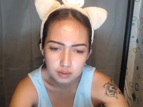 Snapshot of Soft_Angel8 chatting on May 2026 06:03:01 PM Soft Angel8 online show from May 2026 06:03:01 PM