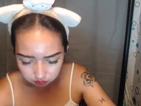 Snapshot of Soft_Angel8 chatting on May 2026 06:12:02 PM Soft Angel8 online show from May 2026 06:12:02 PM