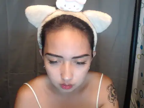 Snapshot of Soft_Angel8 chatting on May 2026 06:18:02 AM Soft Angel8 online show from May 2026 06:18:02 AM