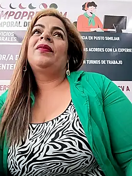 Mia-Glow online show from November 2025 12:15:02 PM