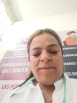 Mia-Glow online show from November 2025 12:17:01 PM