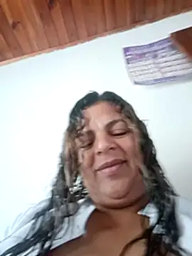 Mia-Glow online show from April 2026 12:06:01 PM