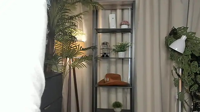 ChinBonnell online show from November 2025 06:02:01 AM