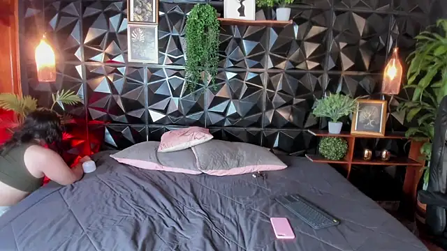 April  foxx online show from November 2025 03:23:02 PM