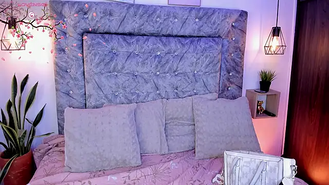 Seraphyne666 online show from November 2025 07:43:01 PM