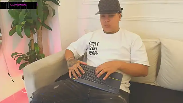 Naim Bennetsex online show from October 2025 06:35:02 PM