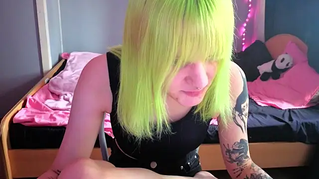 Elieiza xo online show from April 2026 10:07:02 AM