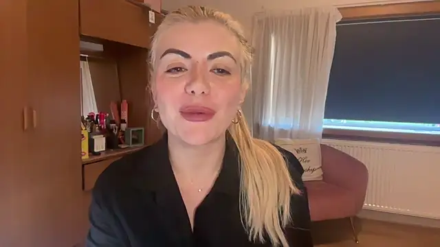Snapshot of princess17 chatting on September 2025 04:19:02 PM princess17 online show from September 2025 04:19:02 PM