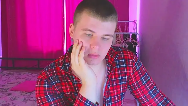 kittenmurr online show from March 2026 04:18:01 AM