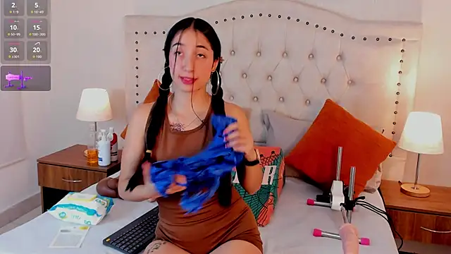 natasha moreno online show from October 2025 12:38:01 PM