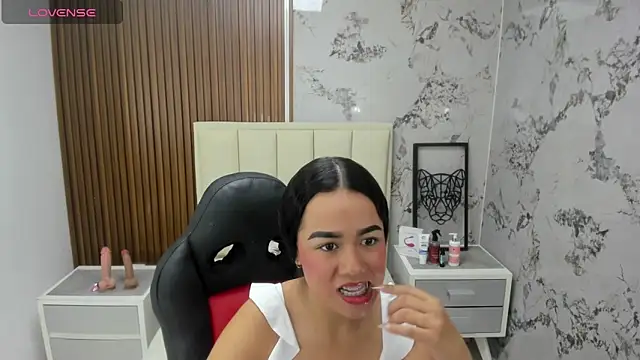 BRIHANACONOR online show from September 2025 12:18:01 PM