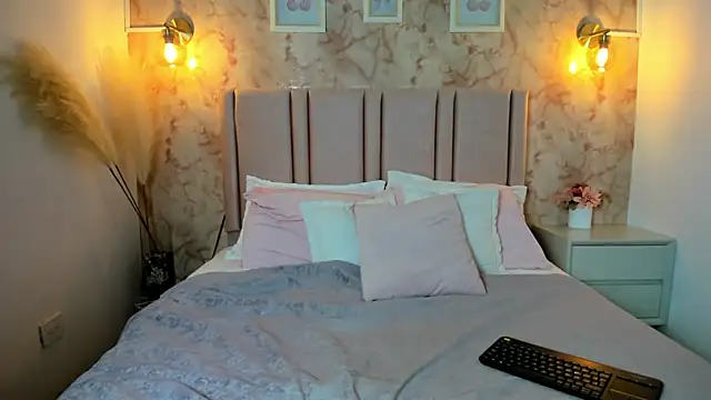 Isa lux online show from October 2025 03:37:02 AM