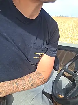 twistafatpipe online show from October 2025 05:35:01 PM