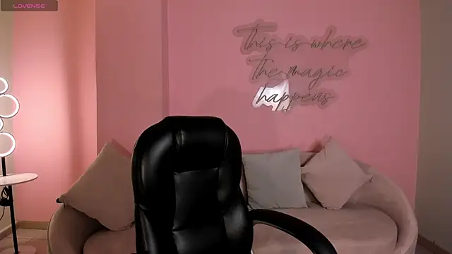 NataliaGaret online show from December 2025 01:45:02 AM