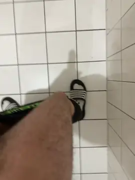 Dicksxd online show from April 2026 06:33:01 AM