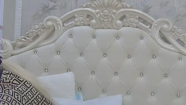 EllieFrosty  online show from April 2026 12:00:01 AM