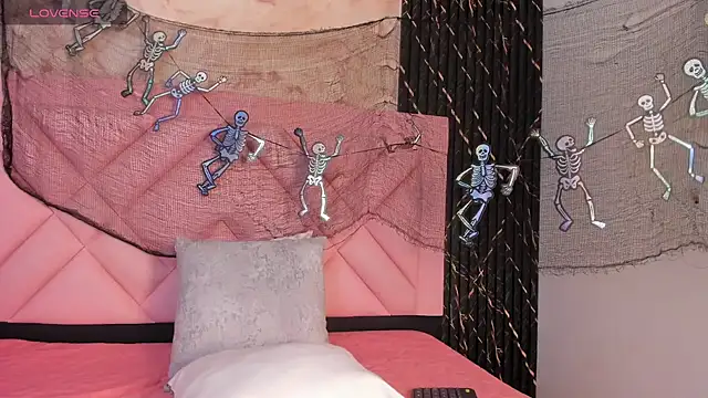 maia bianchi online show from October 2025 01:32:02 PM