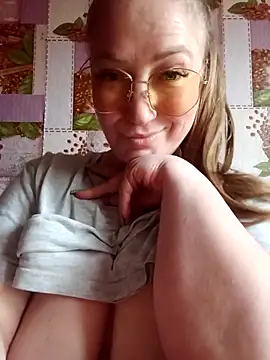 Kiss Eva online show from April 2026 04:11:01 PM