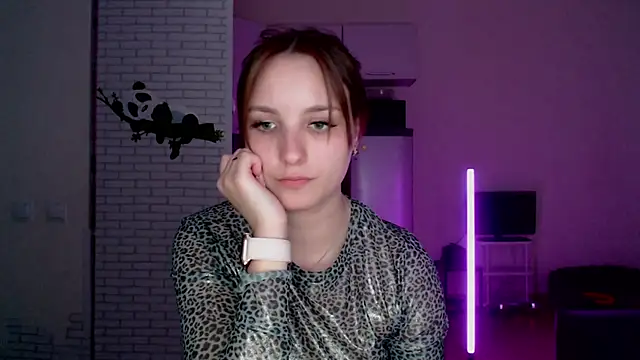 Snapshot of Leonaalove chatting on April 2026 05:32:02 PM Leonaalove online show from April 2026 05:32:02 PM