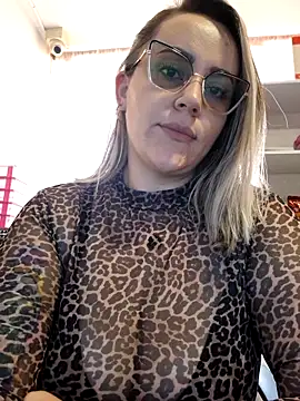 CurvyLust x online show from December 2025 01:31:01 PM