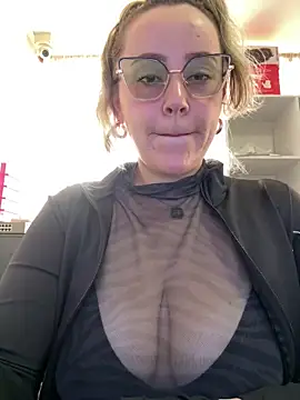 Snapshot of CurvyLust_x chatting on February 2026 03:38:01 PM CurvyLust x online show from February 2026 03:38:01 PM