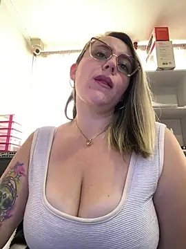 Snapshot of CurvyLust_x chatting on February 2026 02:35:01 PM CurvyLust x online show from February 2026 02:35:01 PM