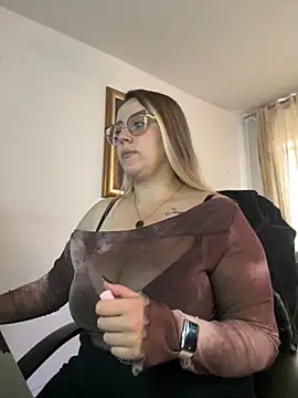 Snapshot of CurvyLust_x chatting on May 2026 01:51:01 PM CurvyLust x online show from May 2026 01:51:01 PM