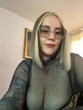 Snapshot of CurvyLust_x chatting on June 2026 02:33:01 PM CurvyLust x online show from June 2026 02:33:01 PM