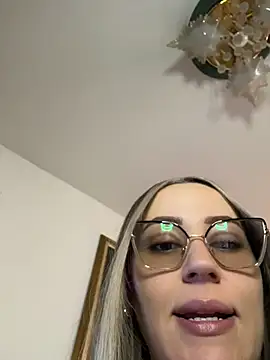 Snapshot of CurvyLust_x chatting on June 2026 01:48:01 PM CurvyLust x online show from June 2026 01:48:01 PM